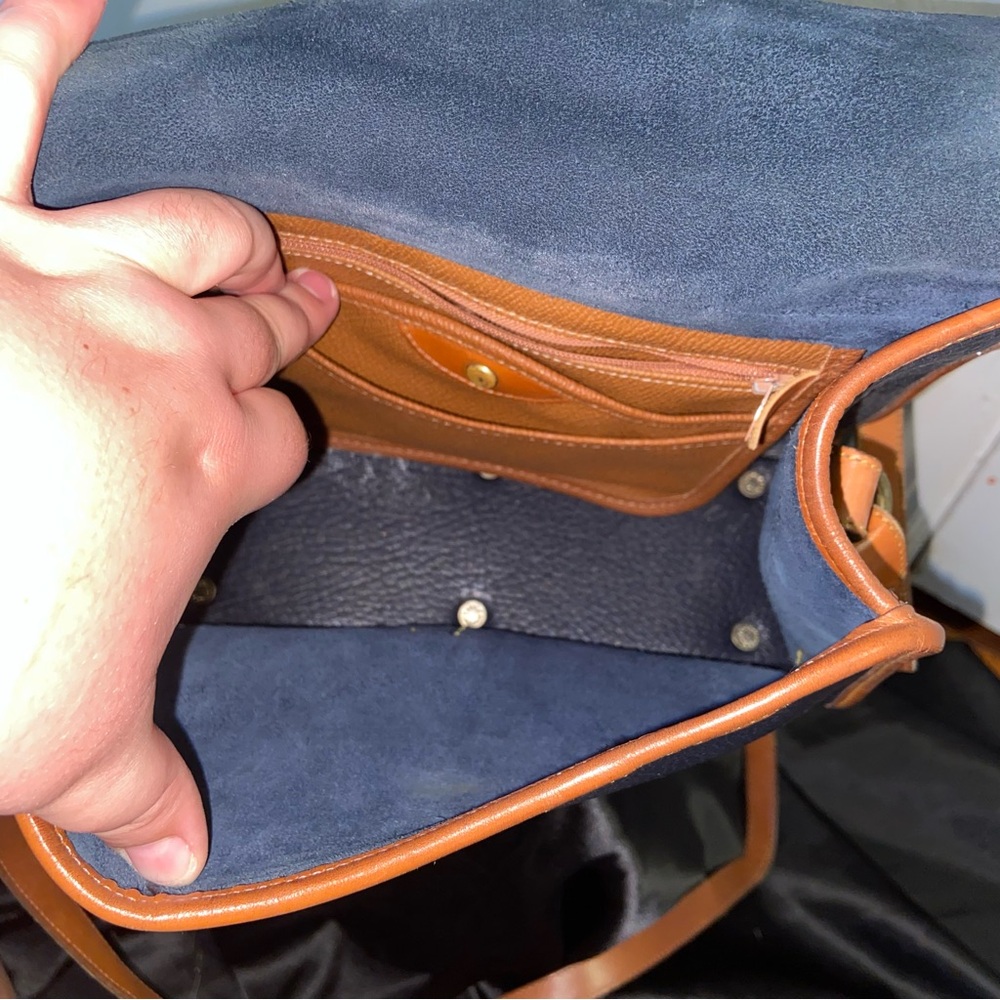 “Essex” Dooney and Bourke vintage black and Tan Leather Crossbody Bag - Picture 11 of 14
